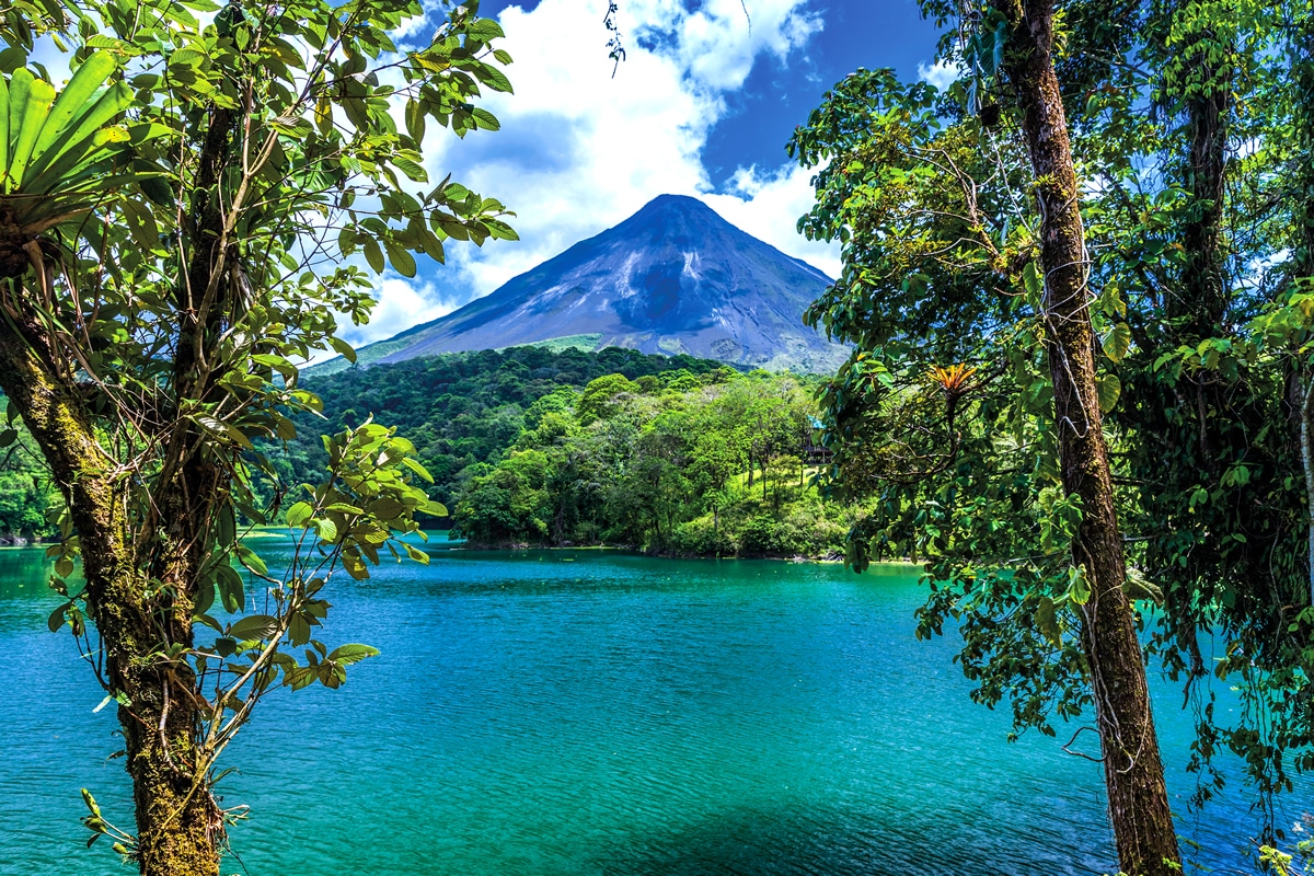 Volcán Arenal en la mejor época para viajar a Costa Rica.