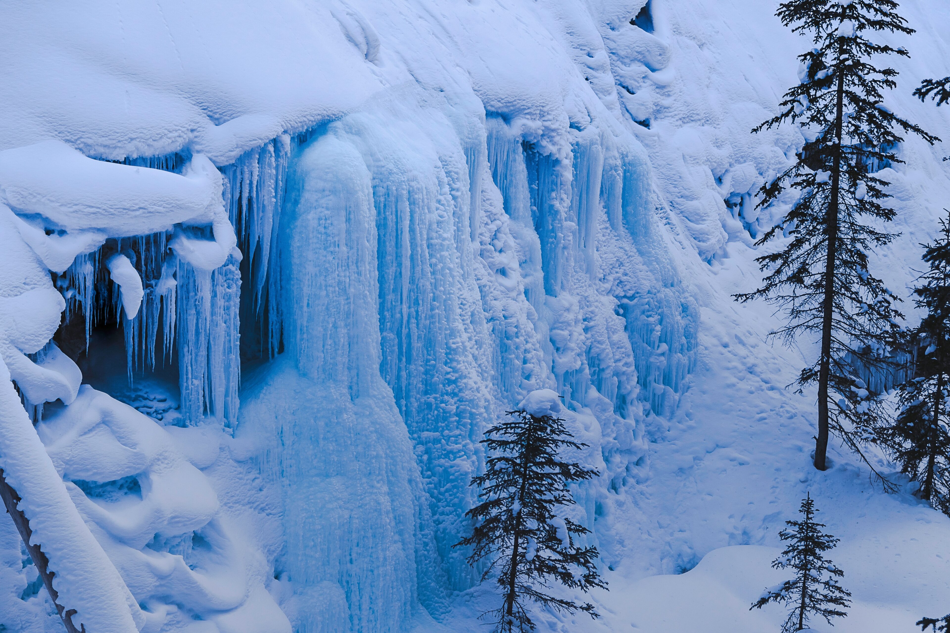 Escalar en hielo las cascadas heladas de Johnston Canyon