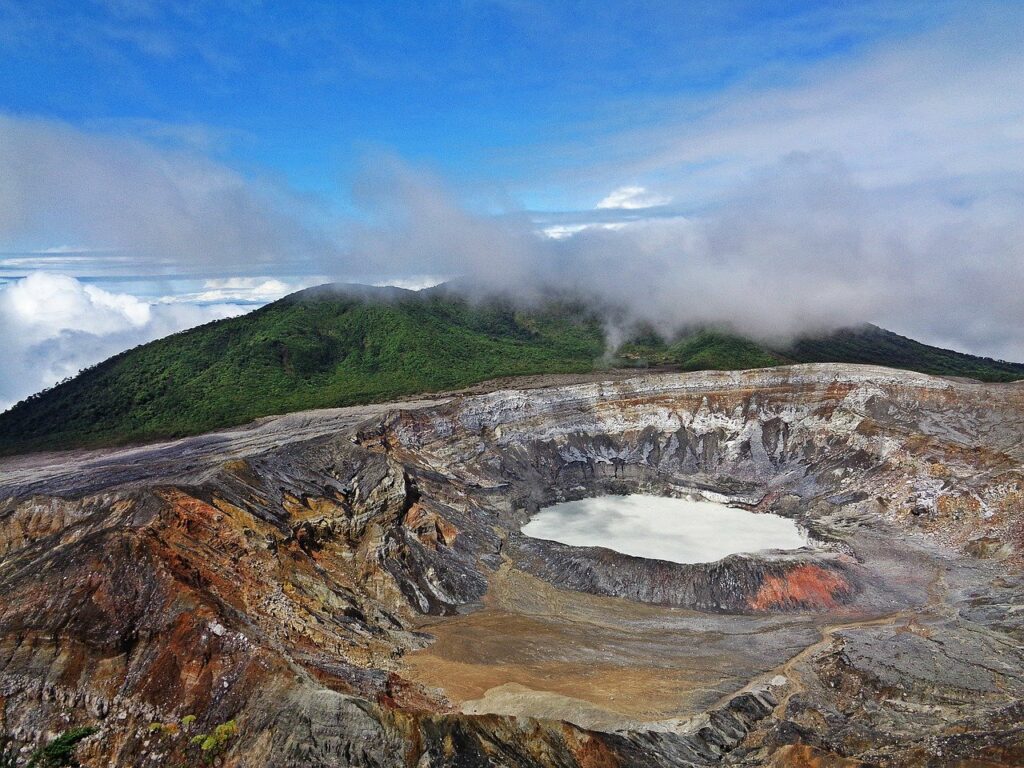 Volcanos in Costa Rica: Poás Volcano