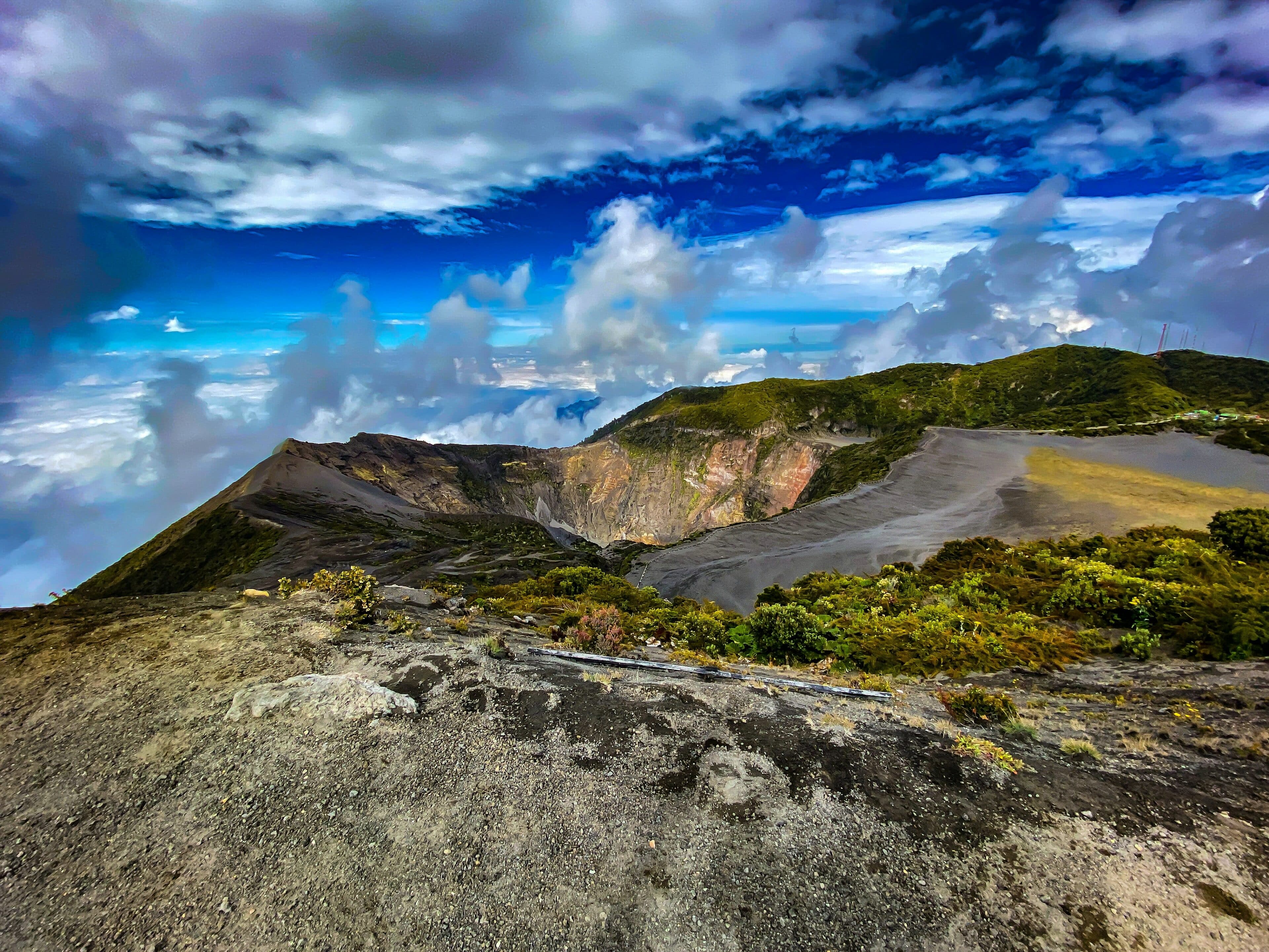 El Volcán Irazú de Costa Rica Belleza Natural y Maravilla Geológica
